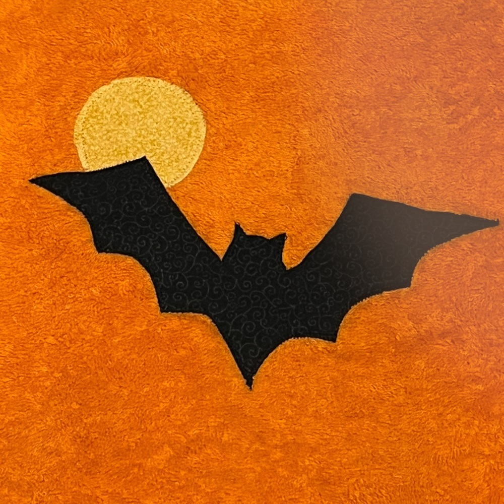 Lot/2 𝑯𝒂𝒏𝒅𝒎𝒂𝒅𝒆 Halloween Hand Towels - Picture 3 of 12